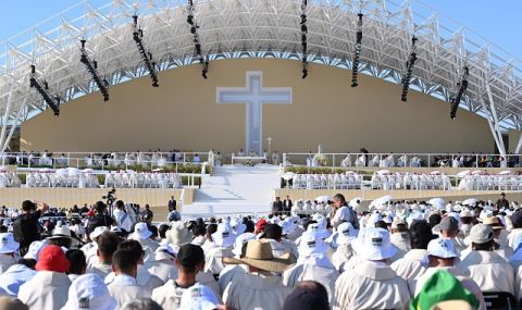 Пред 1,5 милиона вярващи! Папа Франциск завърши визитата си в Португалия с литургия на открито  - 1