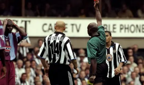 Отиде си първият чернокож рефер във Висшата лига - 1