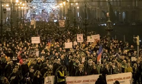 Пореден масов протест срещу чешкия премиер - 1