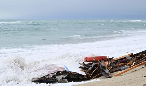 Трагедията в Южна Италия: "Плажът беше осеян с мъртви тела" - 1