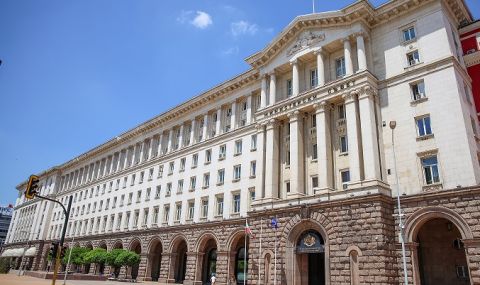 Властта за оставките на областните: Ще изпълняват функциите си, докато се вземе решение за освобождаването им - 1