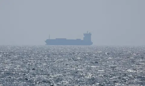 В застой! Корабоплаването през Ормузкия проток остава блокирано - 1