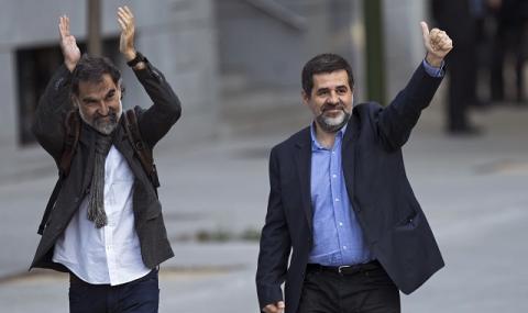 Арести на сепаратистки лидери в Испания (СНИМКИ) - 1