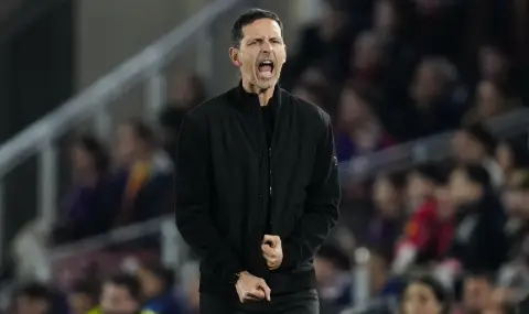 Айнтрахт Франкфурт уволни Дино Топмьолер - 1