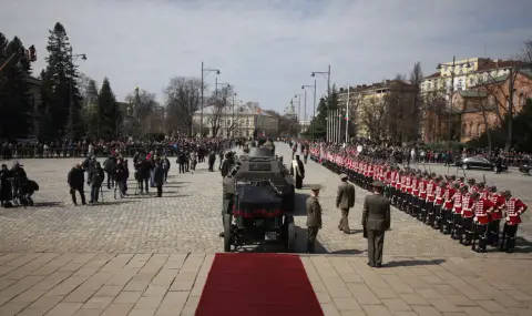 Тръгна литийното шествие с тленните останки на патриарх Неофит  ВИДЕО