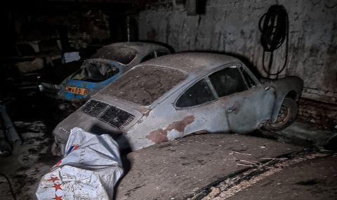 Колекция от британски ретро автомобили от 1950-1970 г. е намерена в изоставен хангар (ВИДЕО) - 1