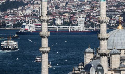 Руски кораб премина през Босфора с мълчаливото съгласие на Турция - 1