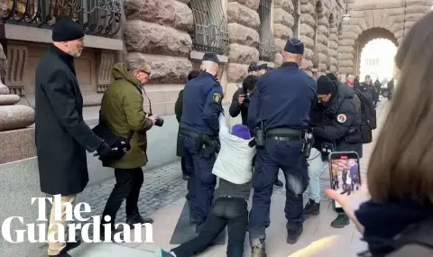 Грета Тунберг блокира входовете на шведския парламент - 1