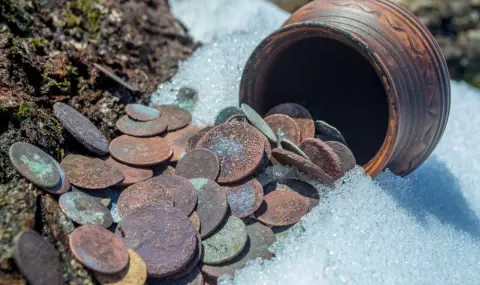 Откриха 40 000 римски монети в три големи амфори - 1