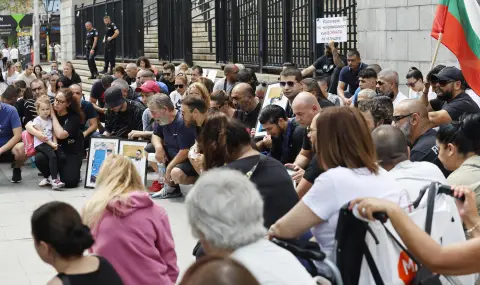 Протестът в Пловдив: С искане за по-тежка присъда за водача на АТВ-то и с надежда за случване на чудо - 1