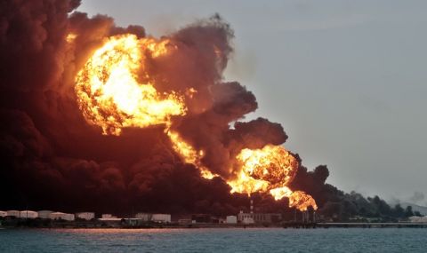 Огнен ад в Куба! Пожарът в нефтобазата обхвана и четвърти резервоар  - 1