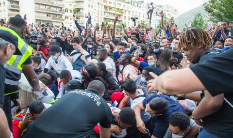 Меси се притеснил от хилядите фенове на ПСЖ пред "Парк де Пренс" - 1