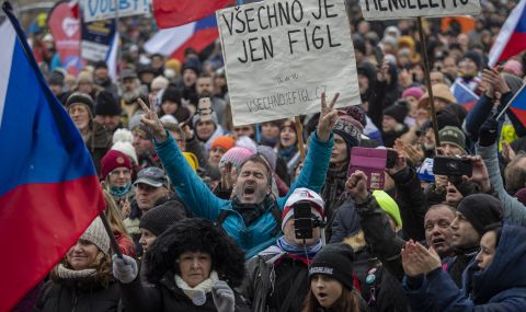Хиляди чехи протестираха срещу мерките - 1