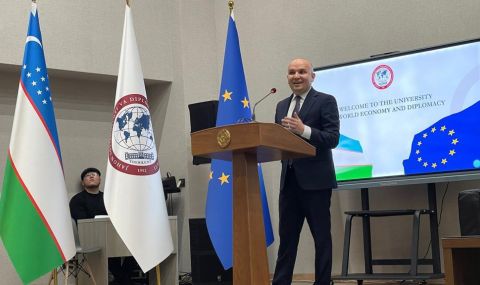 Илхан Кючюк изнесе лекция в Ташкентския университет - 1