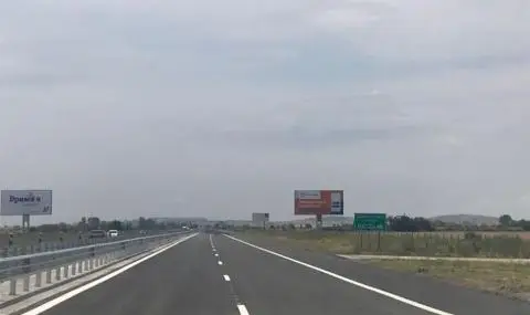 Служители на АПИ преследваха автомобил в насрещното на АМ "Струма", зад волана се оказа пиян граничен полицай