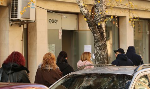 Дълги опашки пред куриерските фирми - 1