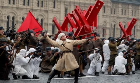 Грандиозен военен парад в Русия - 1