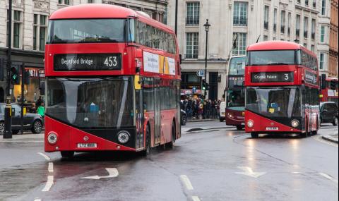 Производителят на лондонските автобуси спря работа - 1