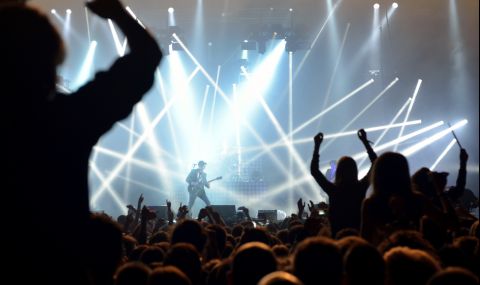 16 хиляди пяха с Arctic Monkeys в Бургас - 1