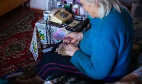 Български пенсионери спестяват и дори помагат на внуците си в чужбина - 1