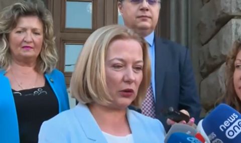 Без коалиция с ПП: "Демократична България" се регистрира за изборите на 2 октомври  - 1