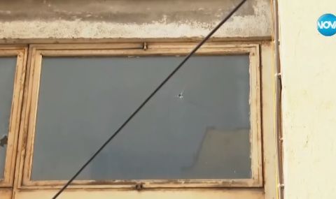 Жители на столичен квартал осъмват със счупени прозорци - 1