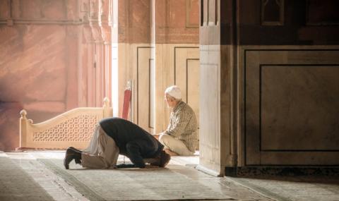 Мюсюлмани 37 години се молели в грешна посока - 1