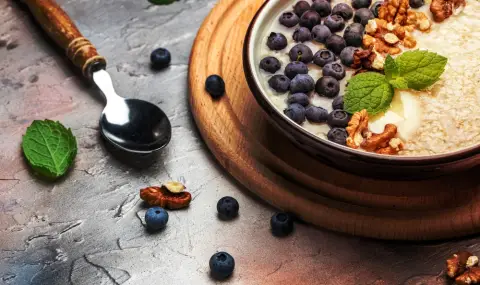 Рецепта на деня: Лесен десерт с боровинки и орехи - 1