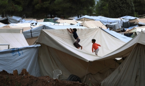 ЕС дава дебитни карти на бежанци в Турция - 1