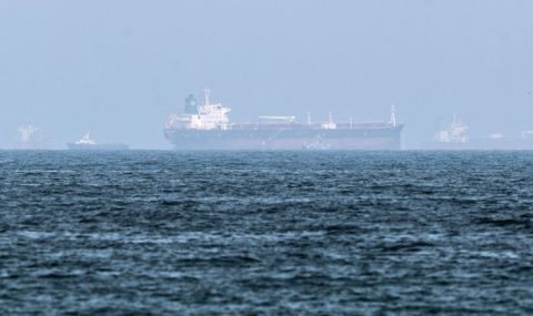 Гърция освободи задържания танкер с ирански петрол - 1
