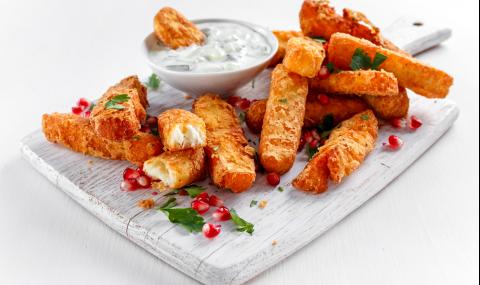 Рецепта за вечеря: Кашкавалени пръчици на фурна с млечен сос - 1