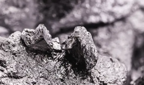 US imposes countervailing duties on palladium imports from Russia  - 1