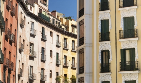 Наемите в Испания скочиха с 15.9% - 1