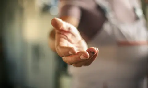 Подай ръка - на бедните и гладните - 1