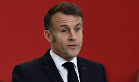 Макрон се появи със зачервено око пред френски военнослужещи