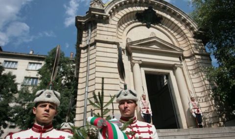 София отбеляза Деня на Съединението с тържествена церемония пред мавзолея-костница на княз Александър Батенберг - 1