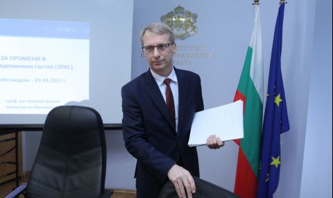 Министър Денков: Обмисляме дали новата учебна година да започне на 5 септември - 1