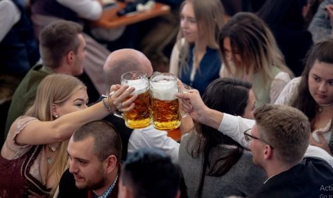 Октоберфест – колко струва халба бира тази година (ВИДЕО) - 1