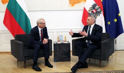 Австрийските медии за посещението на премиера Николай Денков във Виена - 1