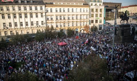 Хиляди на протест в Чехия срещу правителството - 1