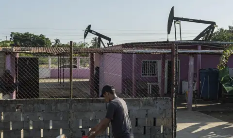 Тръмп обяви, че САЩ ще продават венецуелски петрол на трети страни - 1