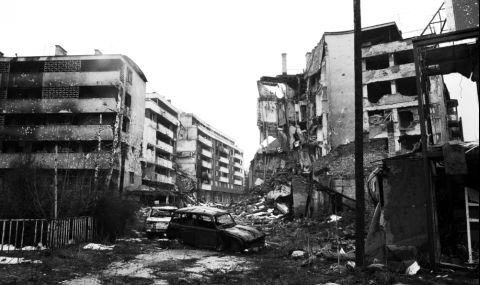 Богати чужденци плащали, за да убиват със снайпер хора в Сараево? - 1