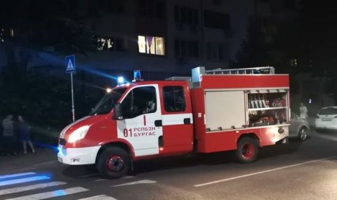 Евакуираха живущите във вход в Бургас - 1