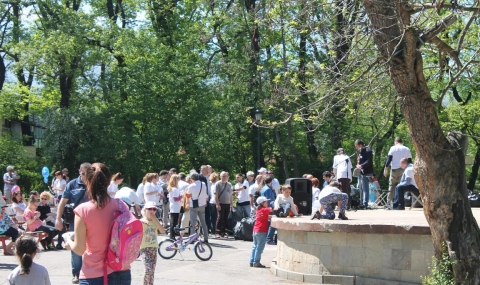 Събраха близо 200 кг отпадъци в Борисовата градина - 1