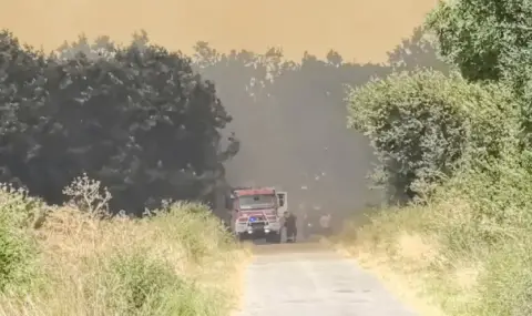 Силен вятър разпалва огнищата край селата Крайнево и Странджа - 1