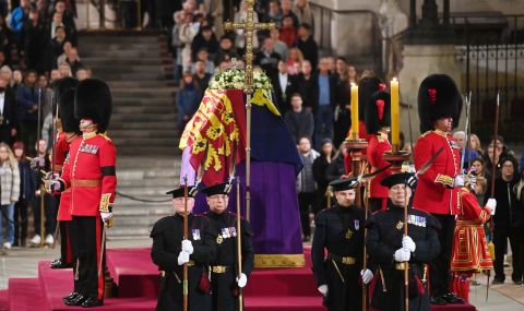 ВИП гостите на погребението на кралица Елизабет Втора ще пътуват с автобуси - 1