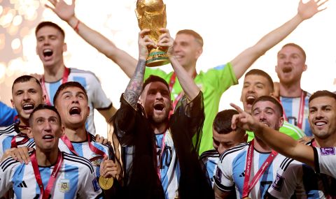 Меси си заслужи мястото сред футболните богове, носейки световната титла на Аржентина - 1