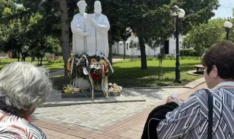 Нов духовен символ в Поморие: Триметров мраморен паметник на Кирил и Методий  - 1