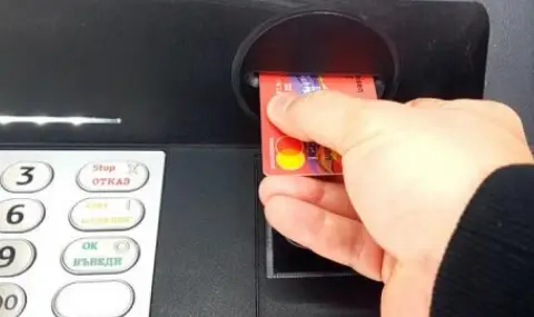 В 00:00:20 е отчетено първото успешно теглене в евро от банкомат