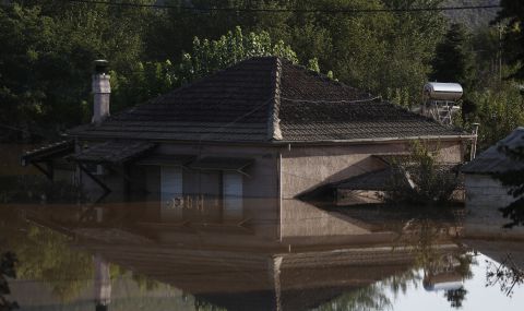 Наводненията в Гърция отнеха живота на 15 души - 1